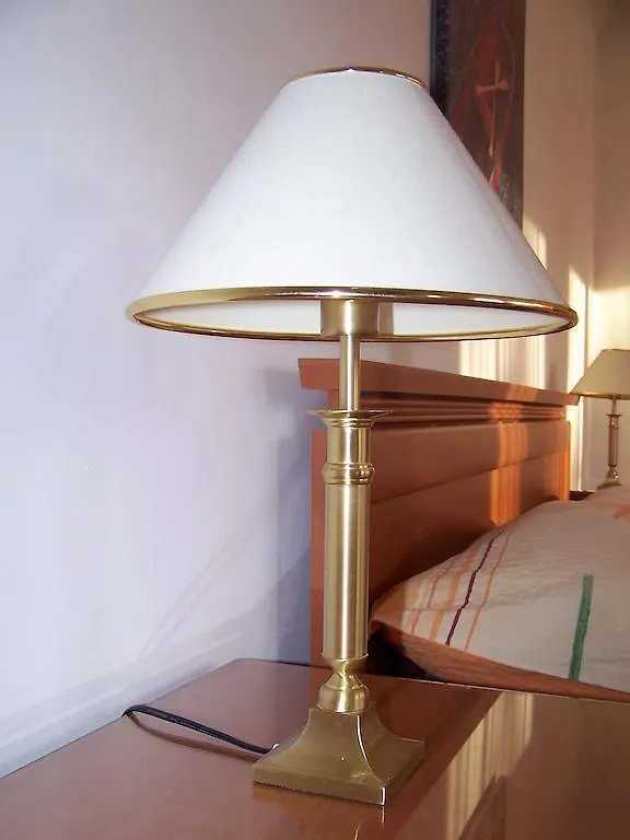 Akacia Apartment - Free Inside Parking, 2 Bedrooms, Garden, Next To Centre Budapest