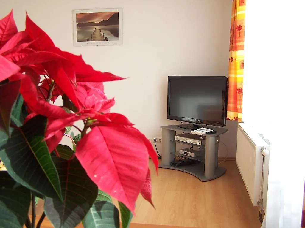 Akacia Apartment - Free Inside Parking, 2 Bedrooms, Garden, Next To Centre Budapest